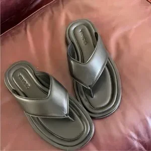 Vince | Shoes | Vince Darcy Black Slide Sandals Sz 75 | Poshmark display picture 3